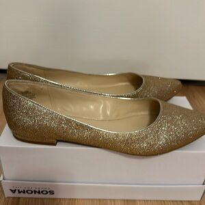 Like New Nine West Sparkle Gold Flats. Size 10